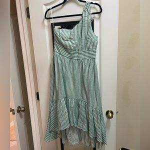 One shoulder green dress